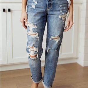 JUDY BLUE Warmer weather cropped jeans 13/31